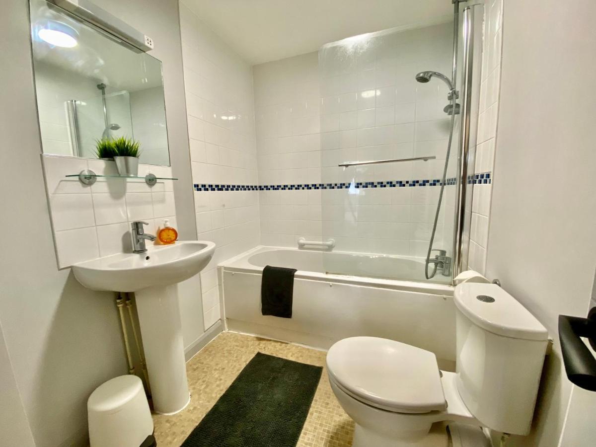 Beautiful Apartment - 5 Minute Walk To The Best Beach! - Great Location - Parking - Fast Wifi - Smart Tv - Newly Decorated - Sleeps Up To 4! Close To Bournemouth & Poole Town Centre Экстерьер фото