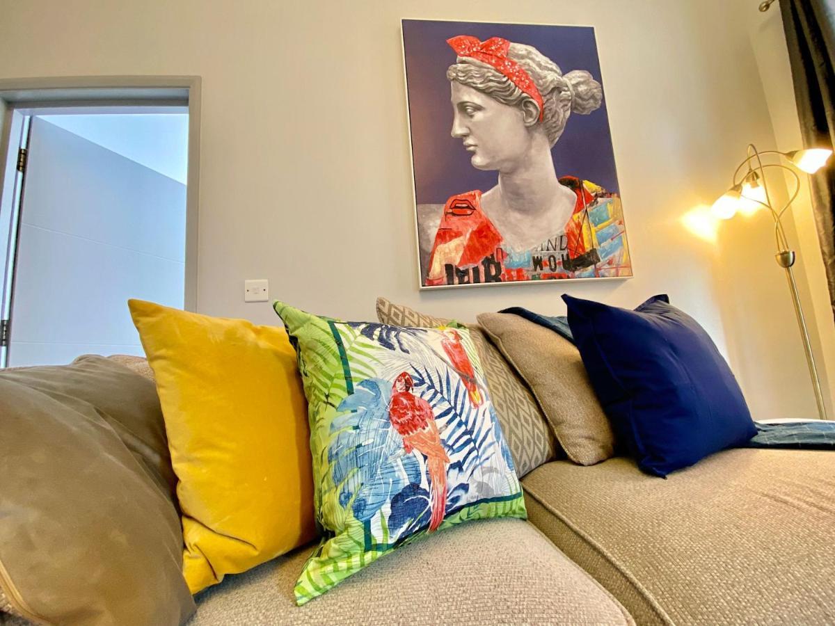 Beautiful Apartment - 5 Minute Walk To The Best Beach! - Great Location - Parking - Fast Wifi - Smart Tv - Newly Decorated - Sleeps Up To 4! Close To Bournemouth & Poole Town Centre Экстерьер фото