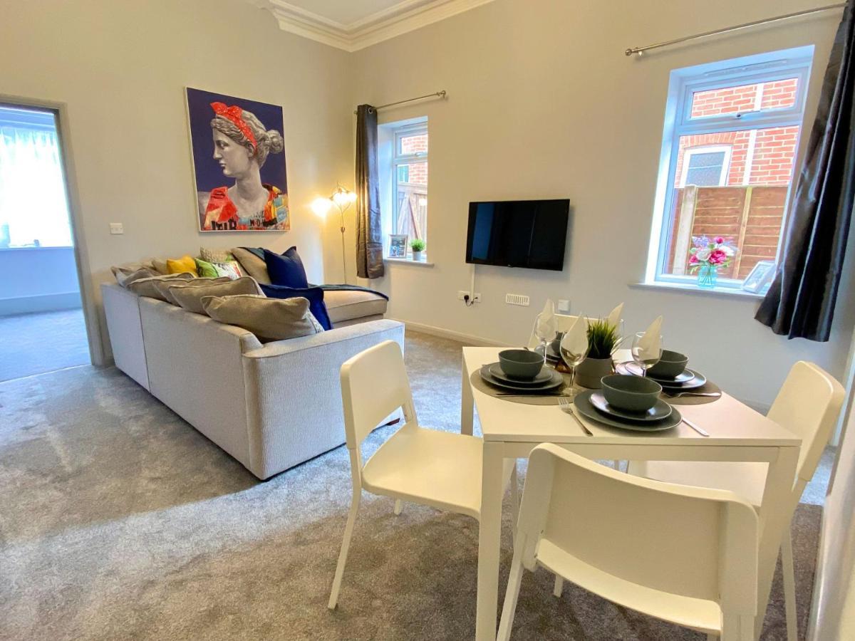 Beautiful Apartment - 5 Minute Walk To The Best Beach! - Great Location - Parking - Fast Wifi - Smart Tv - Newly Decorated - Sleeps Up To 4! Close To Bournemouth & Poole Town Centre Экстерьер фото