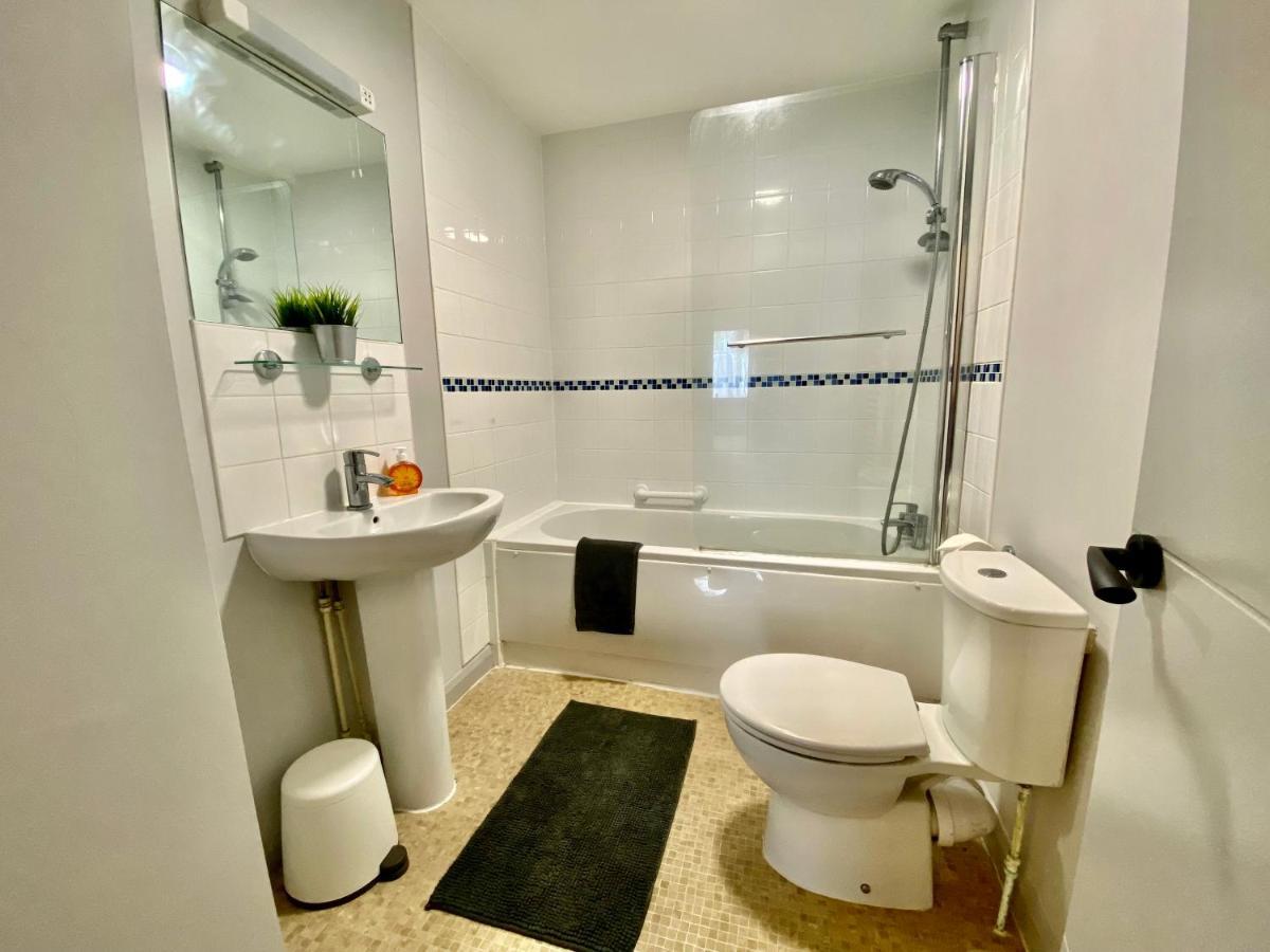 Beautiful Apartment - 5 Minute Walk To The Best Beach! - Great Location - Parking - Fast Wifi - Smart Tv - Newly Decorated - Sleeps Up To 4! Close To Bournemouth & Poole Town Centre Экстерьер фото